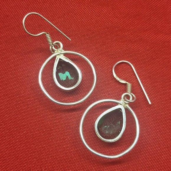Vintage Emerald Green Glass Silver Tone Dangling Hook Earrings - Picture 5 of 10